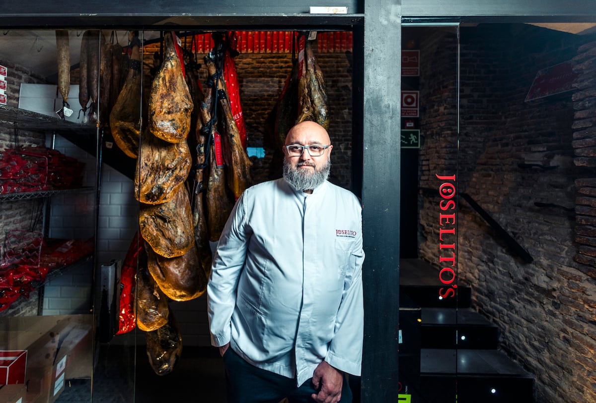 Ernesto Soriano, cortador de jamón: “En una boda eres la estrella. Nadie hace tanta cola para saludar a los novios”