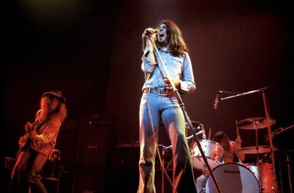 Deep Purple en el Rainbow Theatre de Londres en los setenta. Ian Gillan a la voz. A la izquierda, el bajista Roger Glover. A la derecha, el batería Ian Paice.