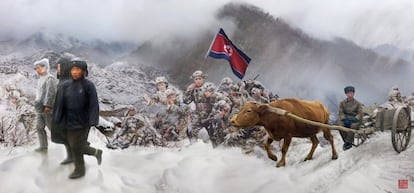 Profesionales y aficionados se aglomeran estos días en las calles de Arlés donde toda la fotografía del planeta se da cita. 'Batalla de primavera', Corea del Norte, 2013.