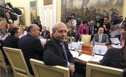 El ministro de Educación, José Ignacio Wert, con los consejeros de Educación.