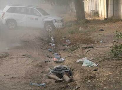 Un cadáver yace en un camino de Yamena.
