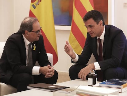 El presidente del Gobierno, Pedro Sánchez y el presidente de la Generalitat catalana, Quim Torra, en el Palacio de La Moncloa.