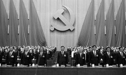 El presidente chino Xi Jinping (en el centro), el 16 de octubre, en el vigésimo Congreso Nacional del Partido Comunista chino en Pekín.