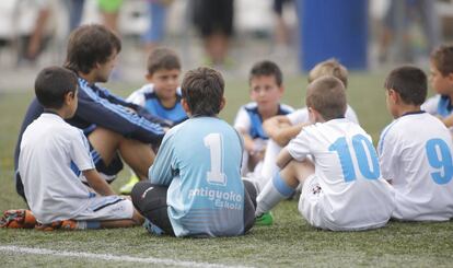 Equipo alevín del Antiguoko, club de fútbol de San Sebastián.