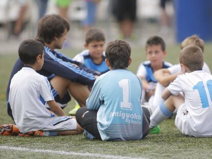 Equipo alevín del Antiguoko, club de fútbol de San Sebastián. 