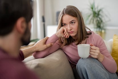 El 'banksying' suele ocurrir cuando una de las personas de la pareja es muy dependiente emocional y económicamente y el otro alarga la relación para provocar que sea su pareja quien decida romper.