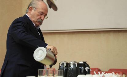 El expresidente de SACYR Luis de Rivero, momentos antes de su comparecencia ante la comisión de investigación sobre la financiación ilegal del PP.