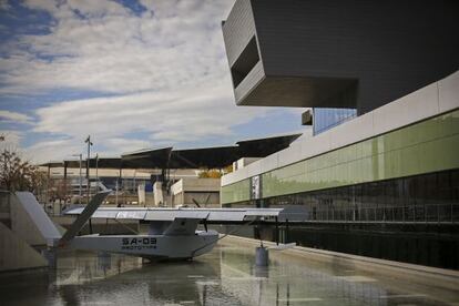 L'hidroavió 'Flyox' s'estarà al costat del museu fins el 17 de maig.