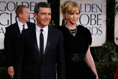 Antonio Banderas y Melanie Griffith juntos sobre la alfombra roja. 