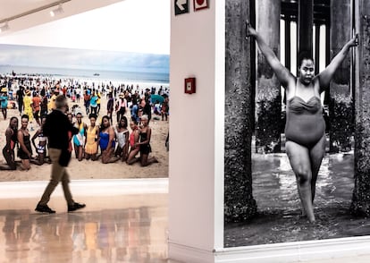 Dos imágenes de la exposición del IVAM de Muholi.