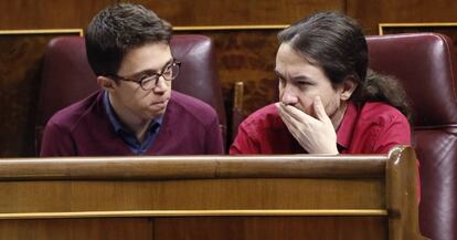 Íñigo Errejón y Pablo Iglesias, en el Congreso.