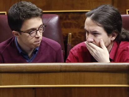 &Iacute;&ntilde;igo Errej&oacute;n y Pablo Iglesias, en el Congreso. 