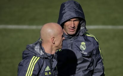 Bettoni y Zidane en el entrenamiento de este viernes. 