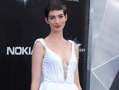 Vota: el look de Anne Hathaway en el preestreno de Batman