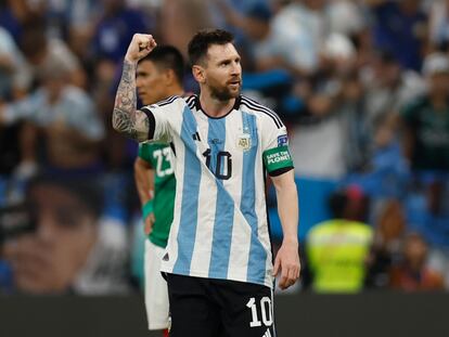 Lionel Messi celebra un gol con Argentina, el primero contra México, este sábado en Qatar.