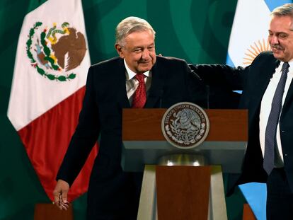 El presidente argentino, Alberto Fernández, a la derecha, con su homólogo, Andrés Manuel López Obrador.