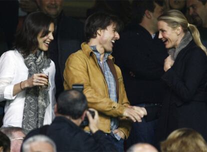 Tom Cruise, su esposa Katie Holmes y la actriz Cameron Díaz en el palco de Sevilla