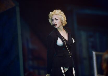 El disco 'Erotica' de Madonna coincidió con una etapa de apertura de la sexualidad. En la imagen, la cantante en un concierto en París en los años noventa.