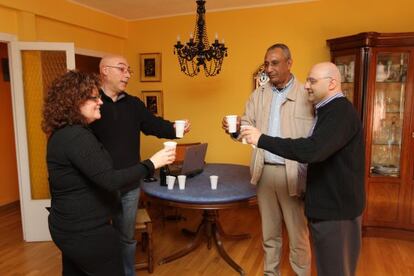 Mohamed Aziz celebra el fallo del tribunal europeo.