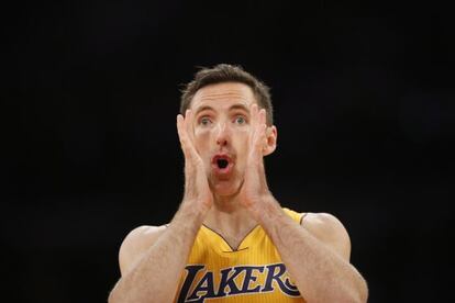 Steve Nash, durante un partido con los Lakers