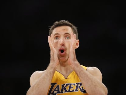 Steve Nash, durante un partido con los Lakers