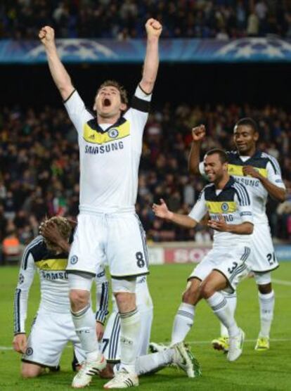 Lampard celebra el pase a la final en el Camp Nou. Detrás de él, Torres, Cole y Kalou.