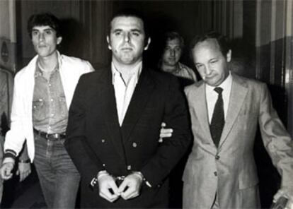 El antiguo líder de Montoneros Mario Firmenich, detenido en 1984 en Buenos Aires.