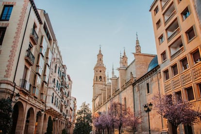 Las calles del centro de Logroño son un peregrinaje de bares de pinchos. |