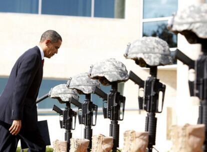 Michelle y Barack Obama, durante el homenaje a los soldados caídos en el cuartel de Fort Hood (Tejas).