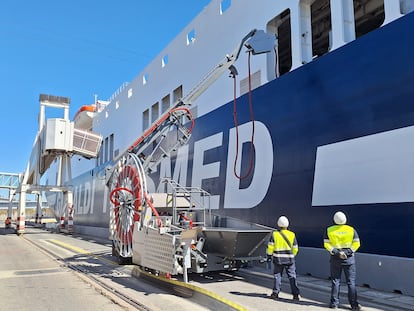 El Puerto de Barcelona ya tiene operativo su primero Onshore Power Supply (OPS) para ferris en Grimaldi Terminal Barcelona, en el muelle de Santo Bertran.