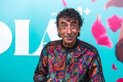 Tomasito atiende al 'photocall' en el estreno de 'Lola'.