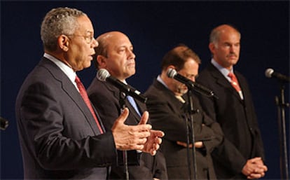 De izquierda a derecha, Colin Powell, Igor Ivánov, Javier Solana y George Papandreu, ayer en Jordania.