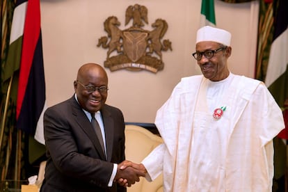 Nana Akufo-Addo junto al presidente de Nigeria, Mahamadu Buhari.