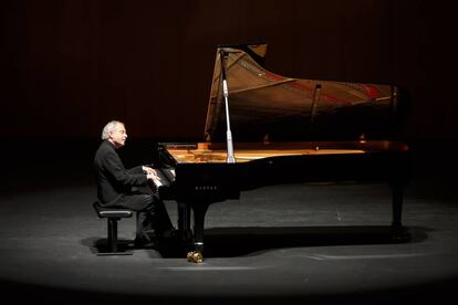 El pianista András Schiff interpreta a Bach, este martes en Baluarte.