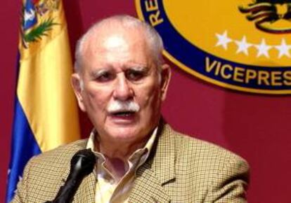 Fotografa tomada en agosto de 2005 en la que se registr al exvicepresidente de Venezuela, Jos Vicente Rangel, quien denunci una presunta compra de 18 aviones de guerra por parte de la oposicin venezolana. EFE/Archivo