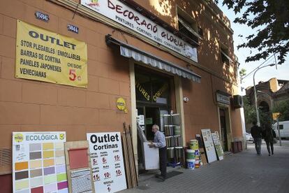 Tienda de decoraci&oacute;n en los alrededores de los Encants antiguos. 