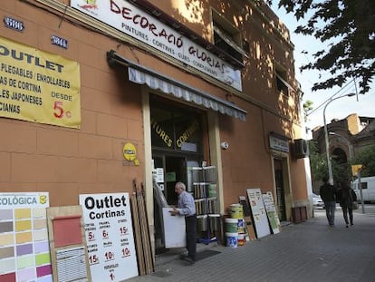 Tienda de decoraci&oacute;n en los alrededores de los Encants antiguos. 