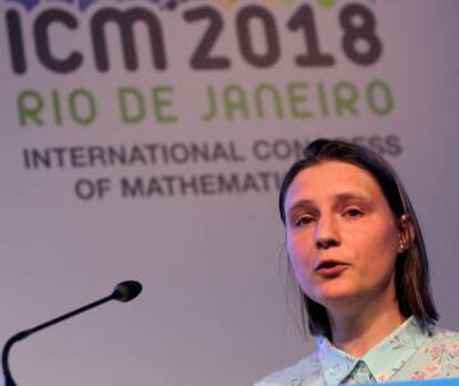 Maryna Viazovska durante su charla en el ICM.