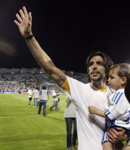 Lafita celebra la permanencia con el Zaragoza en el campo del Getafe.