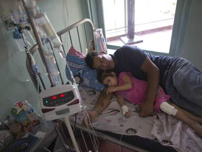 Una ni&ntilde;a ingresada en el Hospital Universitario de Caracas 