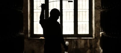 Fotograma del documental &quot;El misterio del Palo Cortado&quot;, sobre el vino de Jerez, estrenado en 2015 por el cineasta Jos&eacute; Luis L&oacute;pez Linares. 