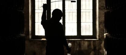 Fotograma del documental &quot;El misterio del Palo Cortado&quot;, sobre el vino de Jerez, estrenado en 2015 por el cineasta Jos&eacute; Luis L&oacute;pez Linares. 