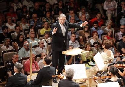 El director V&iacute;ctor Pablo P&eacute;rez durante una marat&oacute;n musical en el Auditorio Nacional