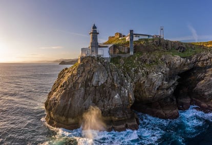 Vista del faro de Santa Catalina.