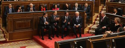 Juan Carlos I recibe el aplauso durante el acto de conmemoración del cuarenta aniversario de la Constitución.