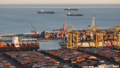 Imagen de contenedores en el Puerto de Barcelona.