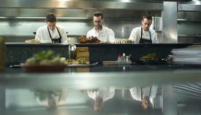 Chef Quique Dacosta (center) in the kitchen of his restaurant.