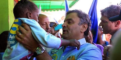 A&eacute;cio faz campanha em Santa Luzia (MG) neste s&aacute;bado.