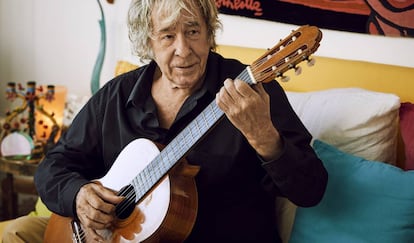 Paco Ibáñez en su casa de Barcelona.