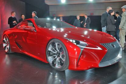 El prototipo híbrido LF-LC, uno de los focos de atención destacada en Detroit, muestra el nuevo diseño de Lexus y podría fabricarse en serie.